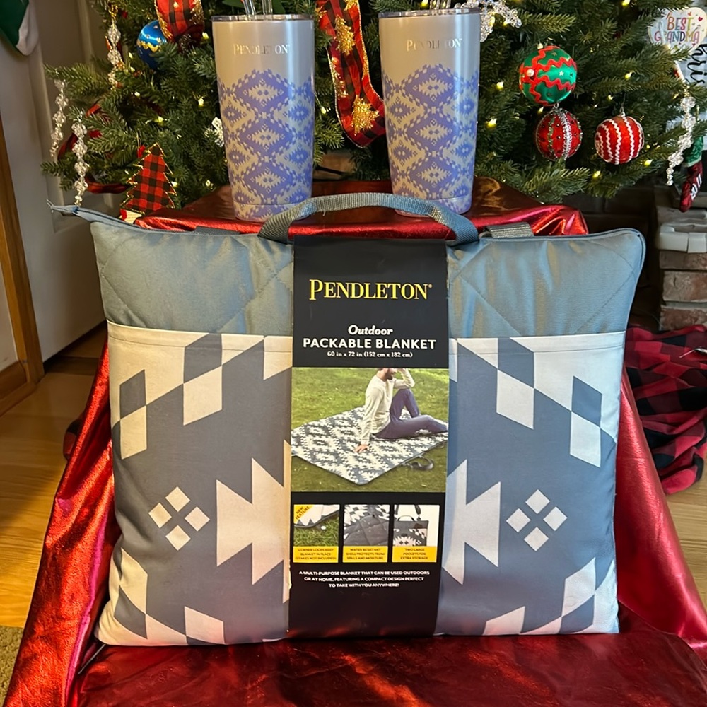 Pendleton outdoor packable blanket & 2 matching 20 oz.Stainless Steel tumblers.